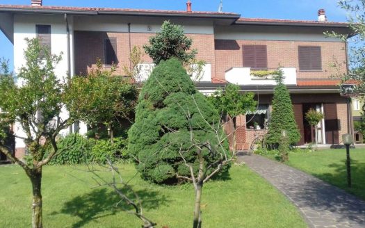 Villa, Undici locali, Muggiò, 332 mq